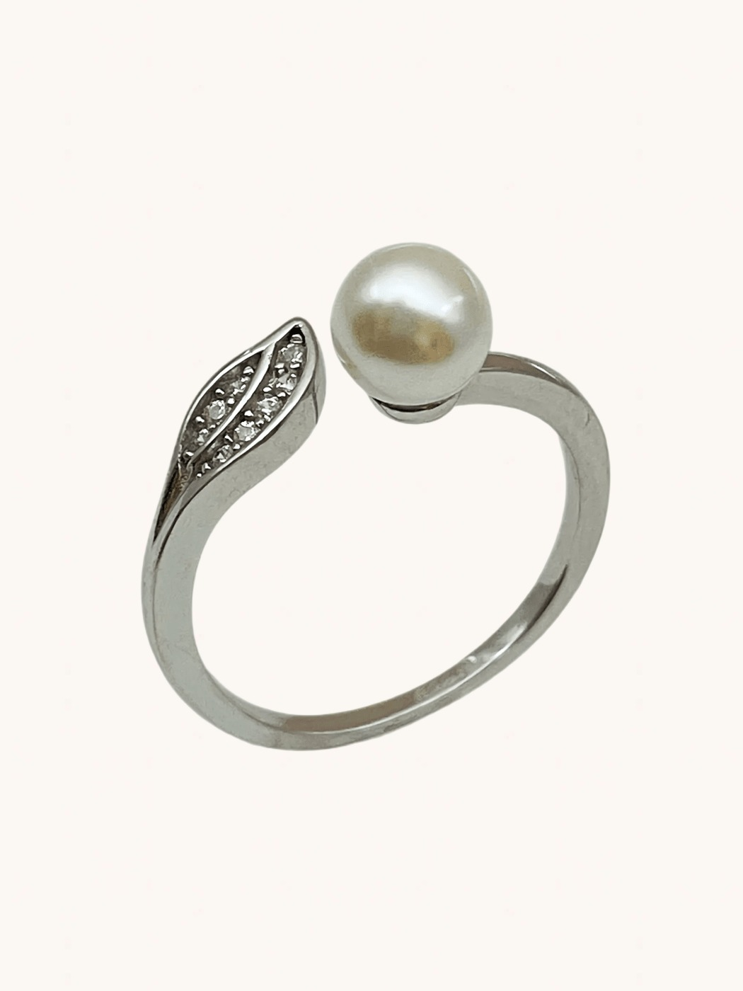 Closeup of Bianca Stunning Sterling Silver Pearl Ring Open-Adjustable-Resizable 925 Metal Stone One Size 2.5gms