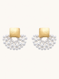 Front View of Hannah Pearl Fan Earrings Jewelry for Pierced Ears Gold Plated Brass 925 Sterling Silver One Size 4.8gms