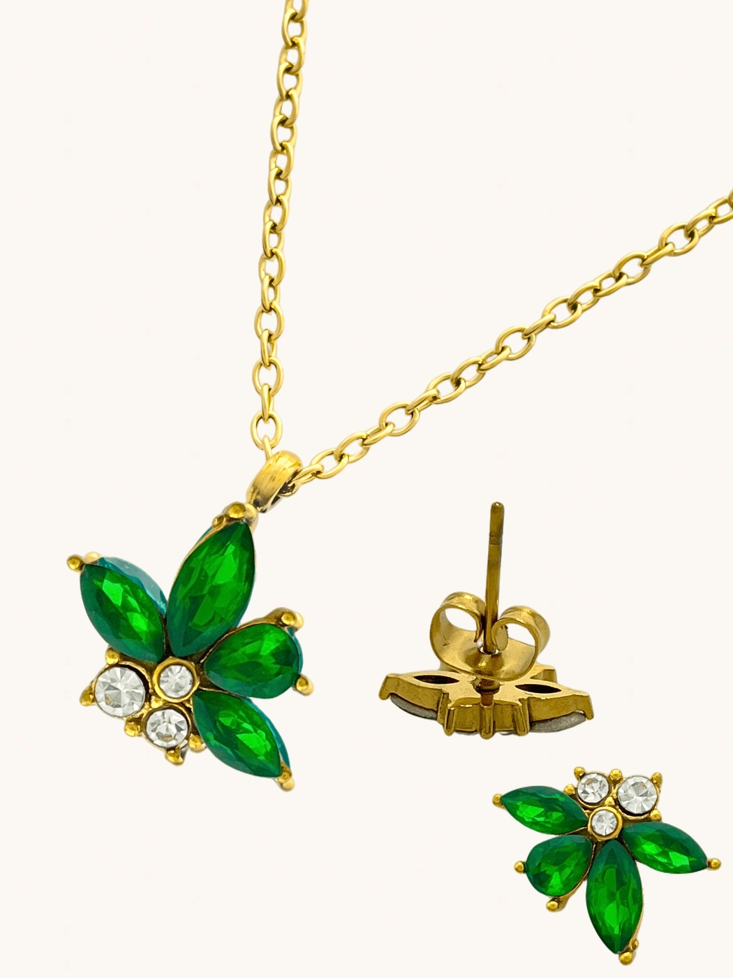 Closeup of Jayda Pendant & Earrings in 18k Gold Plated Metal Jewelry for Pierced Ears Steel | Hypoallergenic Tarnish Resistant Sweat Water One Size 4gms Yellow