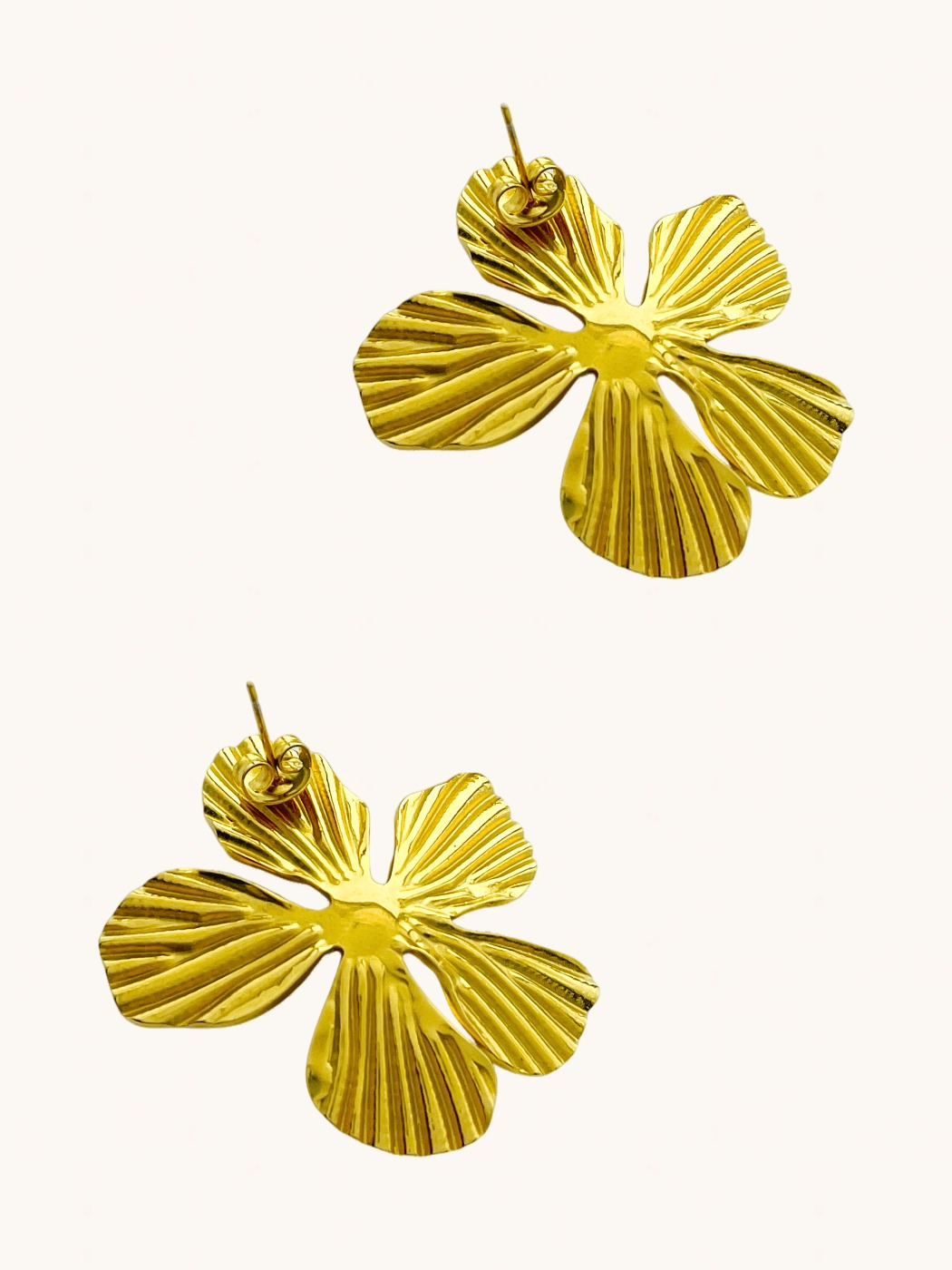 Rear View of Genelia Gold Flower Pearl Stud Earrings in 18K Plated Metal Jewelry for Pierced Ears 18k Steel | Hypoallergenic Tarnish Resistant Sweat Water Stone Eco - Friendly One Size 14.3gms Stainless