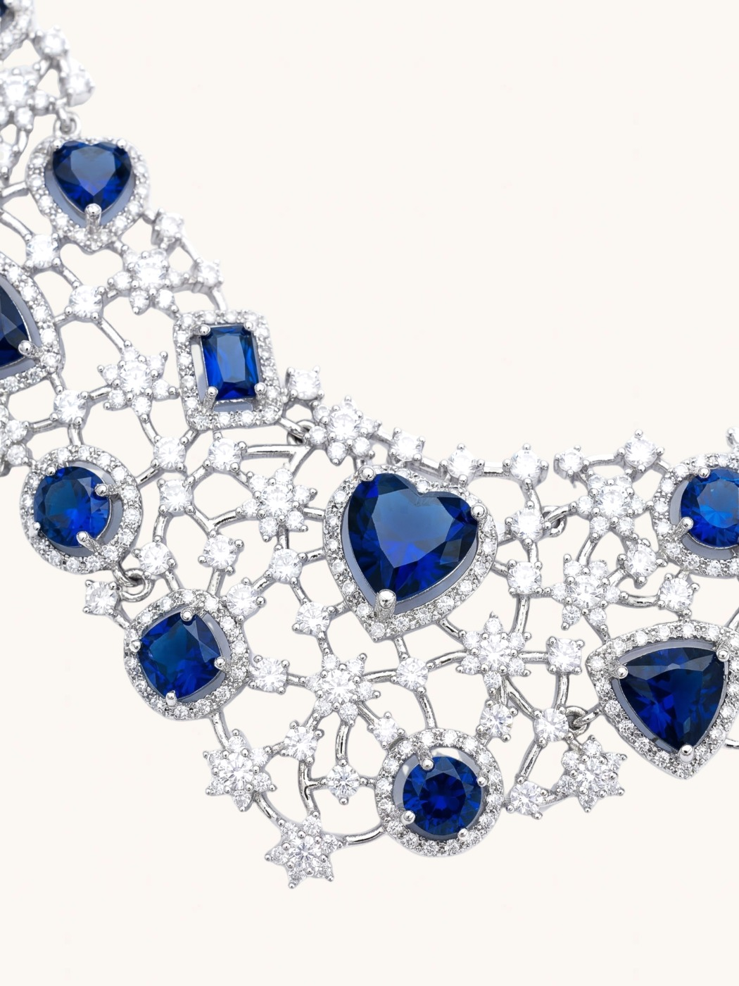 Closeup of Vera Necklace in Rhodium Plated Metal Comfort Fit Copper 49.5gms Mix