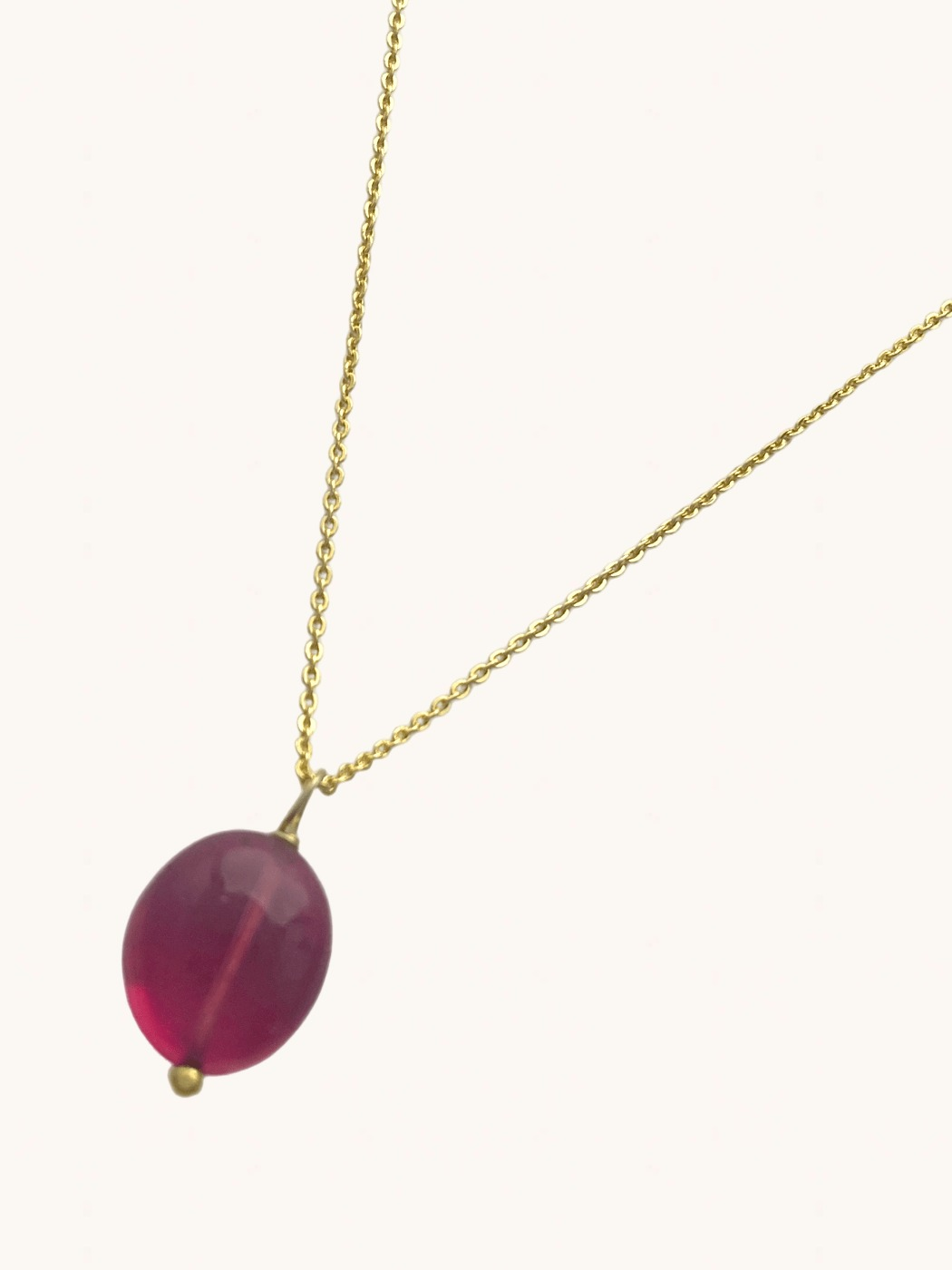 Closeup of Gold-Plated Tumble Stone Pendant Necklace Fixed Length 18k Gold Plated 925 Sterling Silver Metal One Size 3.3gms