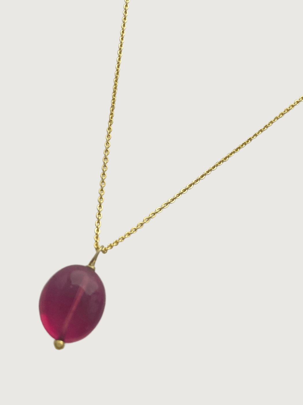 Closeup of Gold-Plated Tumble Stone Pendant Necklace Fixed Length 18k Gold Plated 925 Sterling Silver Metal One Size 3.3gms