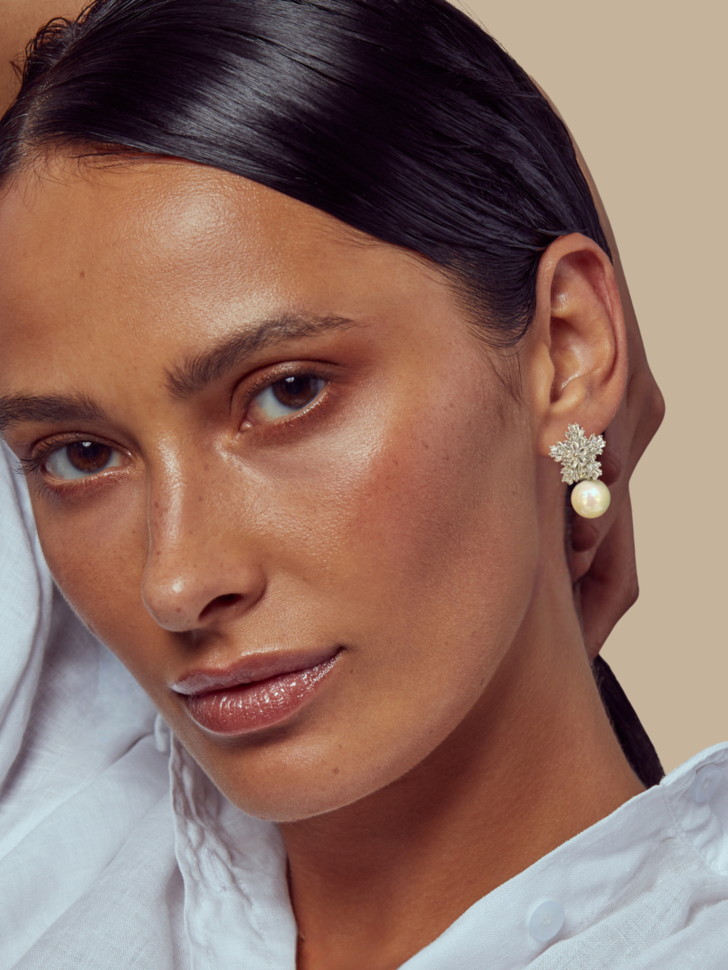 Model Wearing Blanca Pearl Earrings Jewelry for Pierced Ears Rhodium Plated Copper 925 Sterling Silver 2 cm 6.4gms