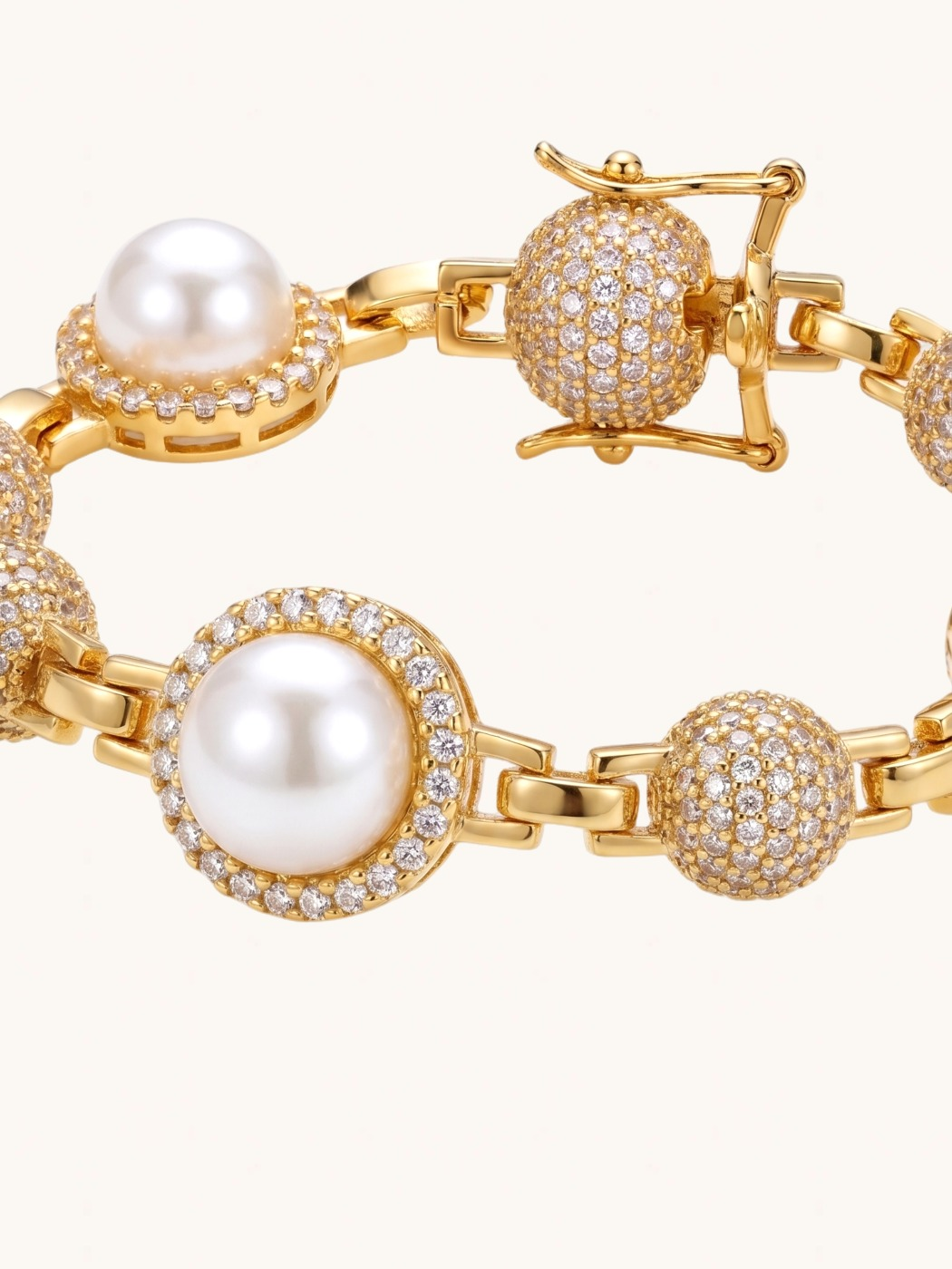 Closeup of Alvera Pearl Bracelet Comfort Fit 18K Gold Plated Brass 1.5 cm 28.4gms Mix Metal