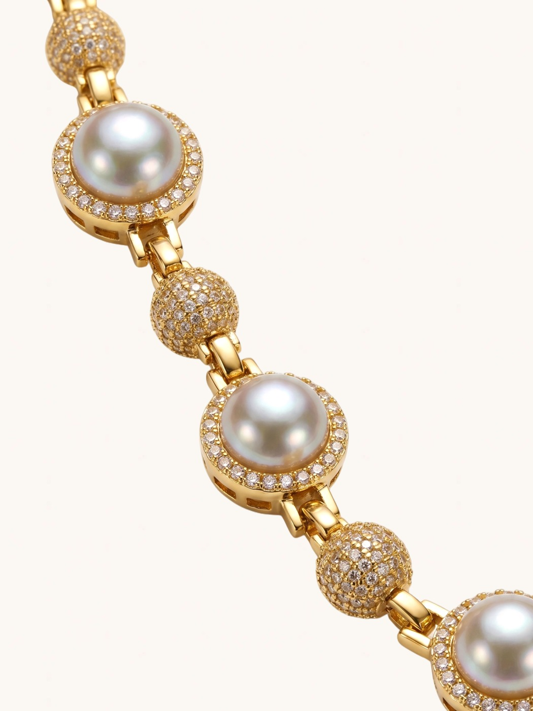 Closeup of Alvera Pearl Necklace Comfort Fit 18K Gold Plated Brass 1.5 cm 55.3gms Mix Metal
