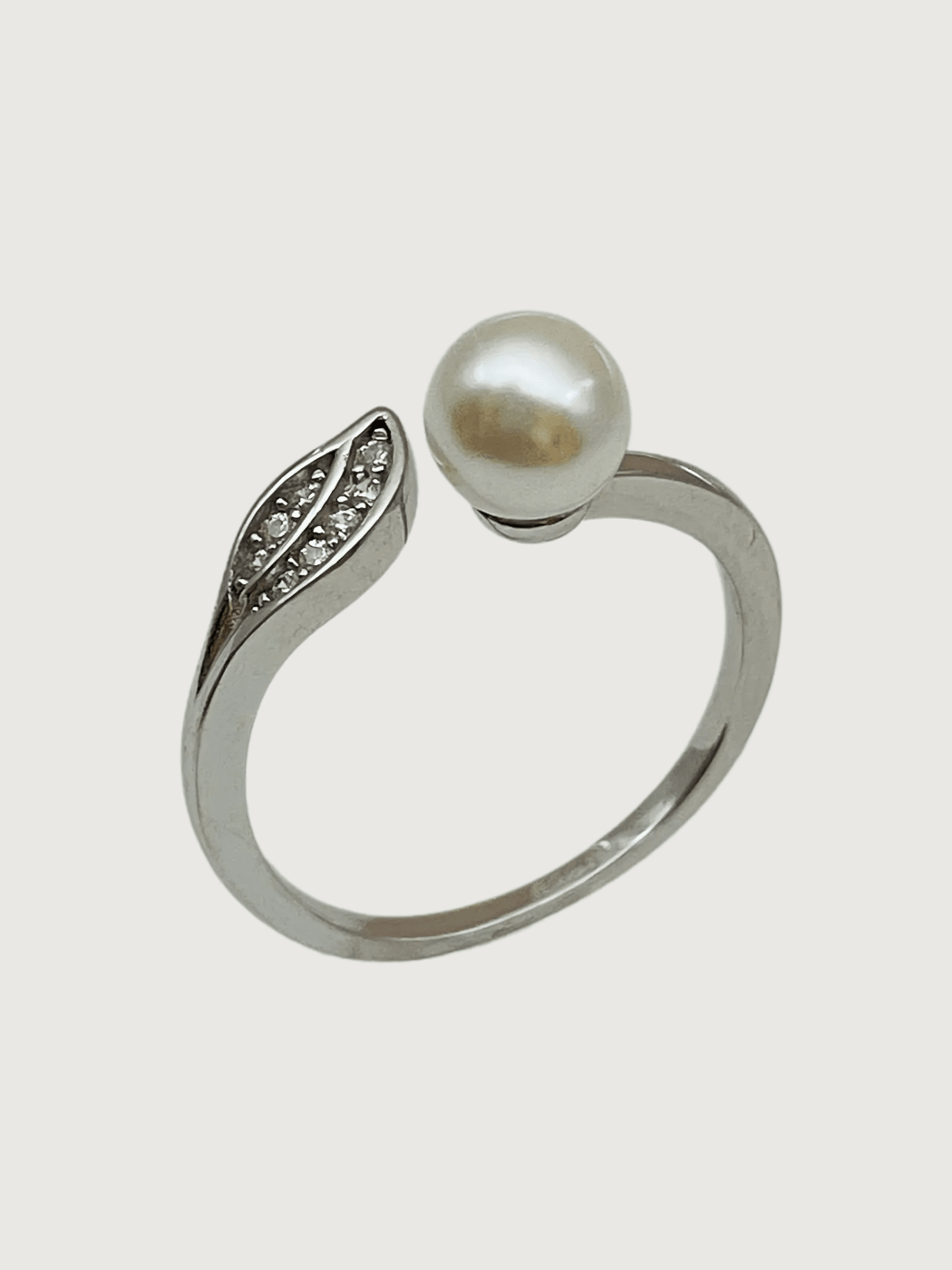 Closeup of Bianca Stunning Sterling Silver Pearl Ring Open-Adjustable-Resizable 925 Metal Stone One Size 2.5gms