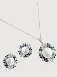 Closeup of Yasmine Pearl Pendant Necklace & Stud Earrings set Comfort Fit 925 Sterling Silver Rhodium Plated Brass Stone Metal 2 cm 22.7gms