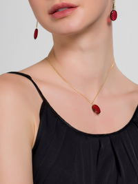 Model Wearing Gold-Plated Tumble Stone Pendant Necklace Fixed Length 18k Gold Plated 925 Sterling Silver Metal One Size 3.3gms