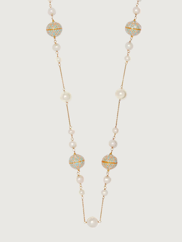 Nyla-Halskette mit weißen Perlen aus 18 Karat vergoldetem Sterlingsilber