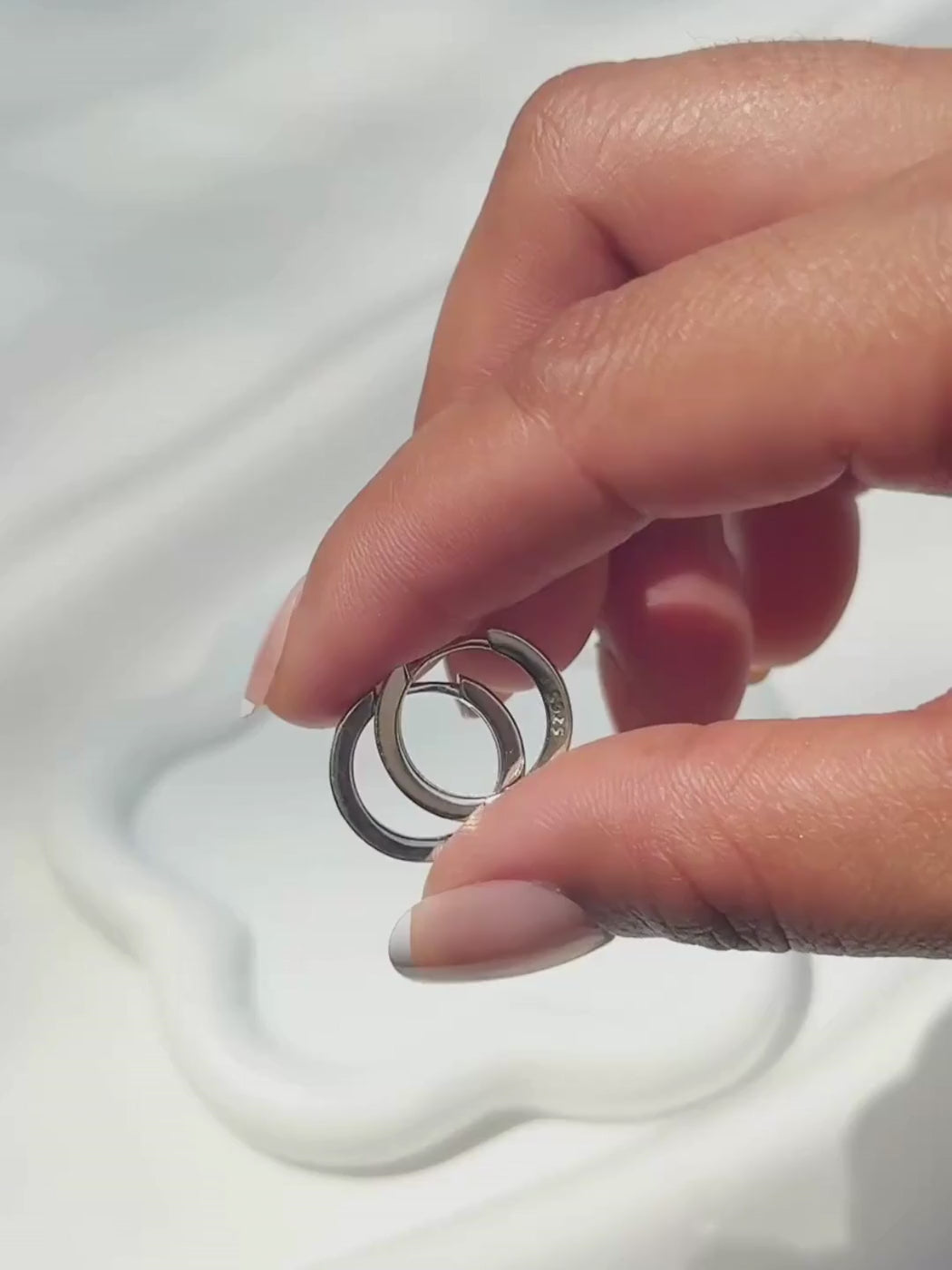 Sara Hoop Earrings