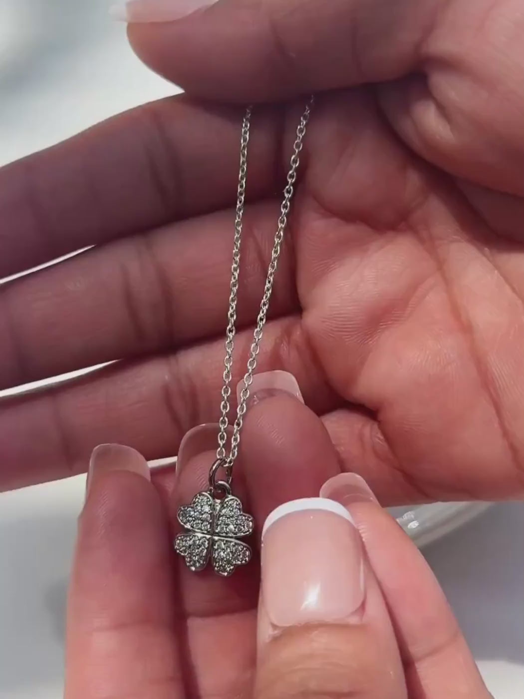 Cara Clover Pendant Necklace Set