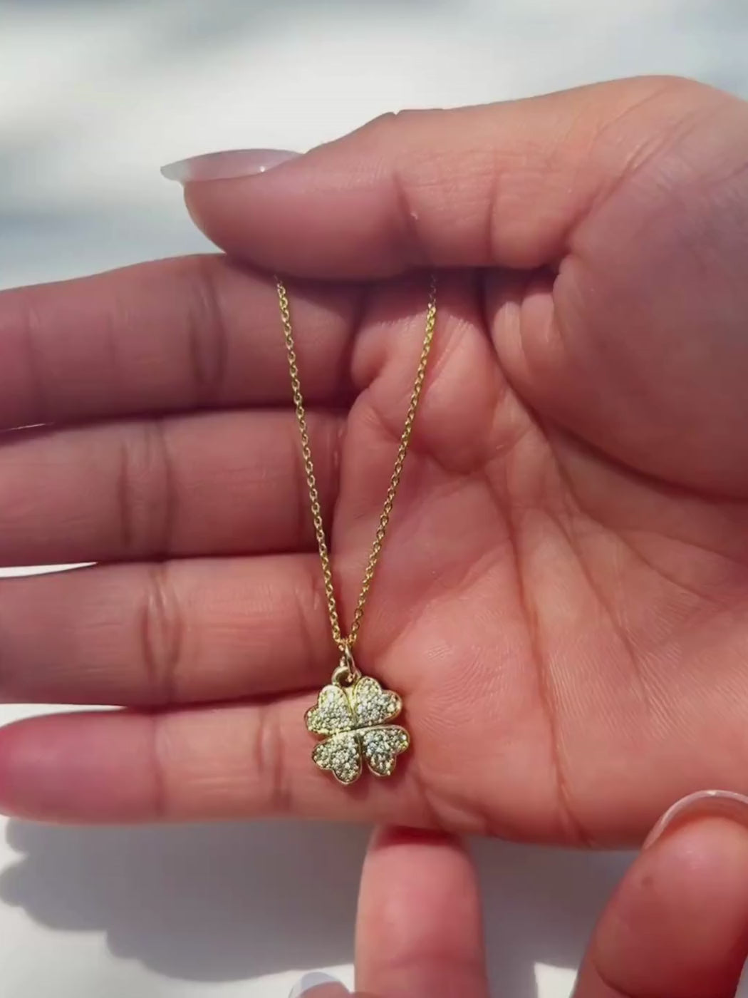 Cara Clover Pendant Necklace Set